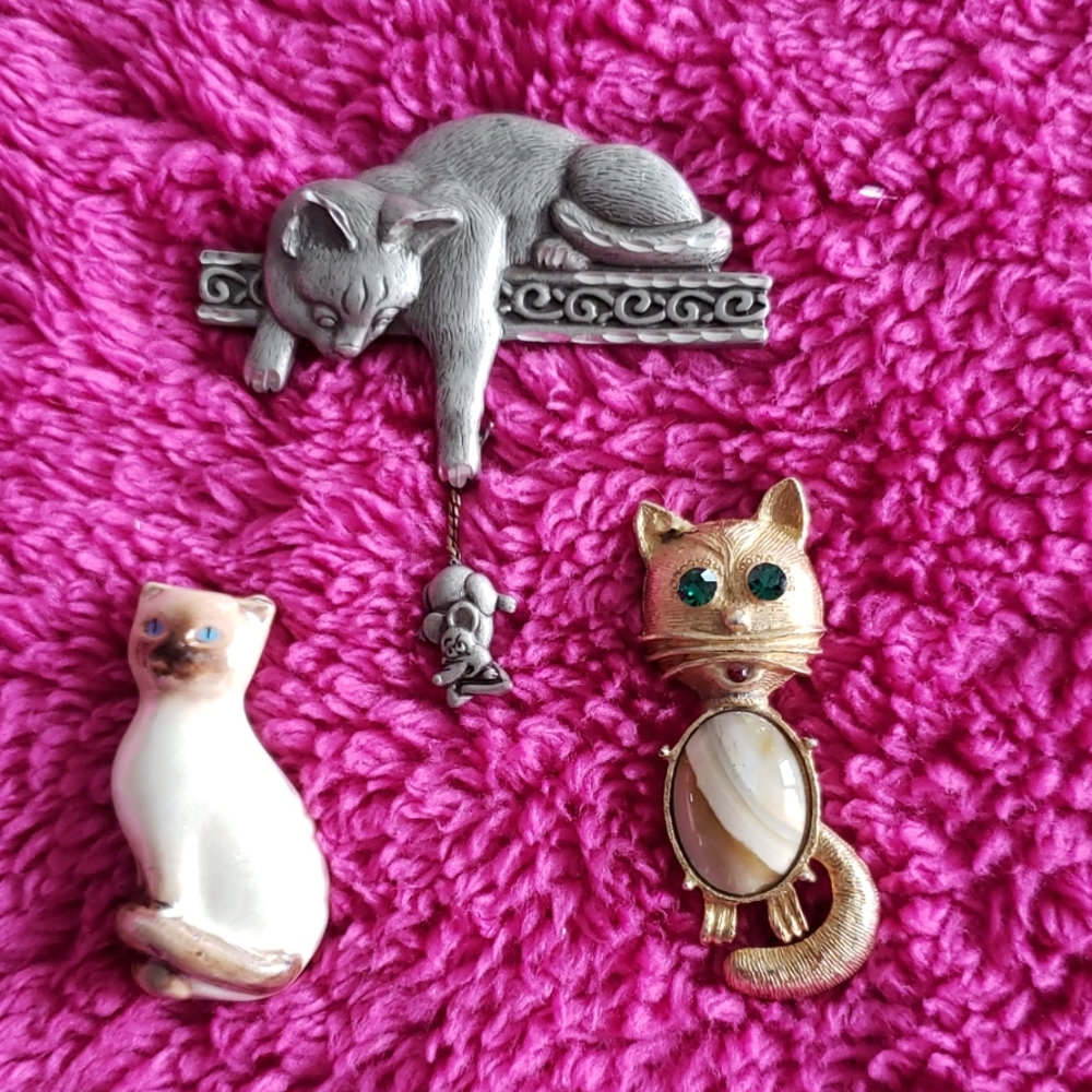 Cat pins